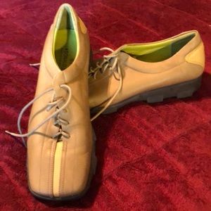 Donald J. Pliner Sport Shoes Mtns of Italy